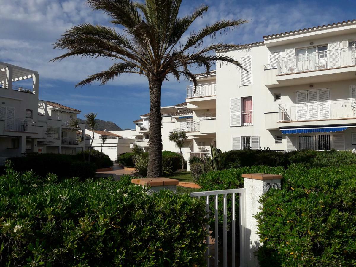 Residencia Platja De Roses Apartment Exterior photo