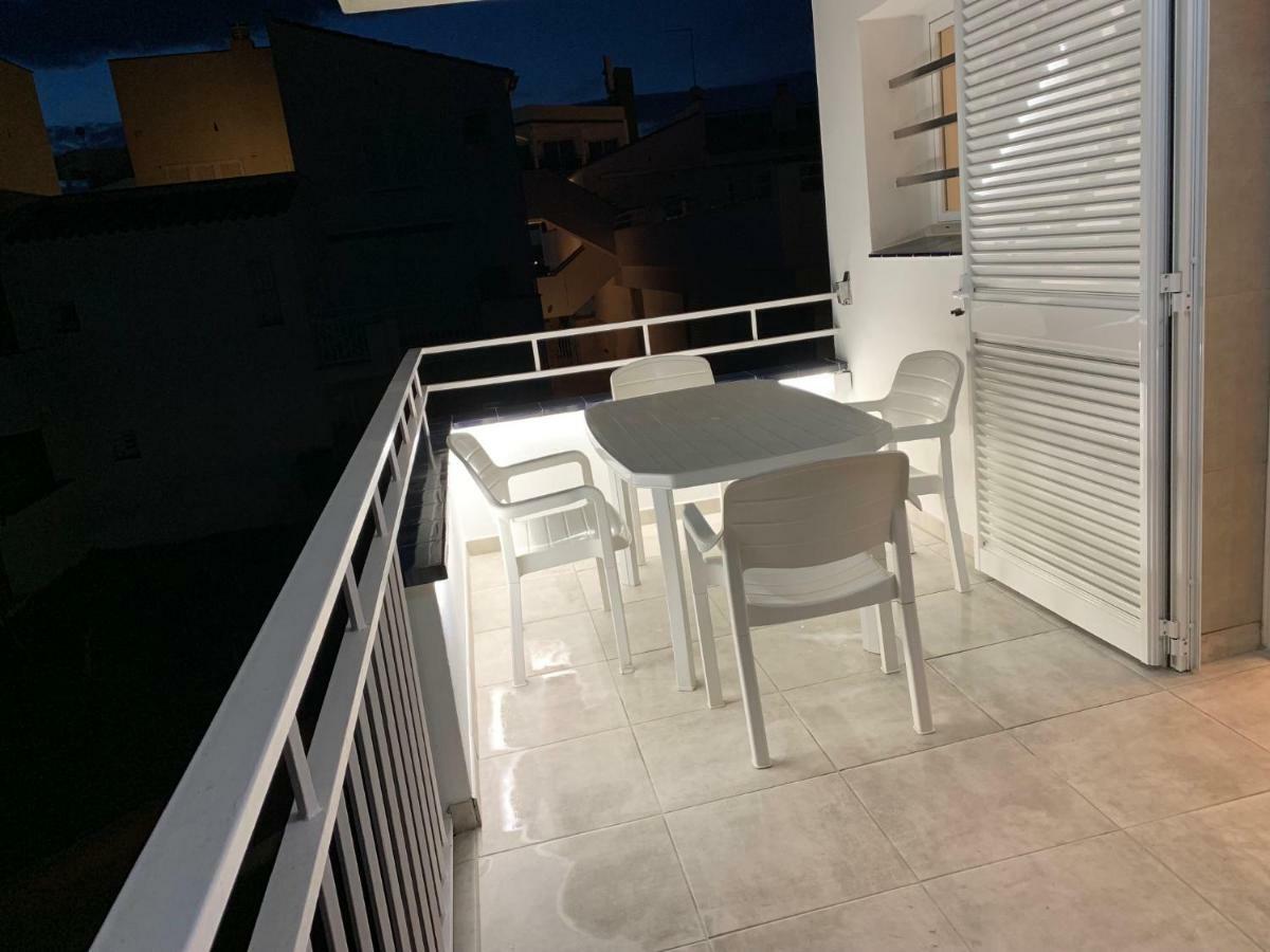 Residencia Platja De Roses Apartment Exterior photo