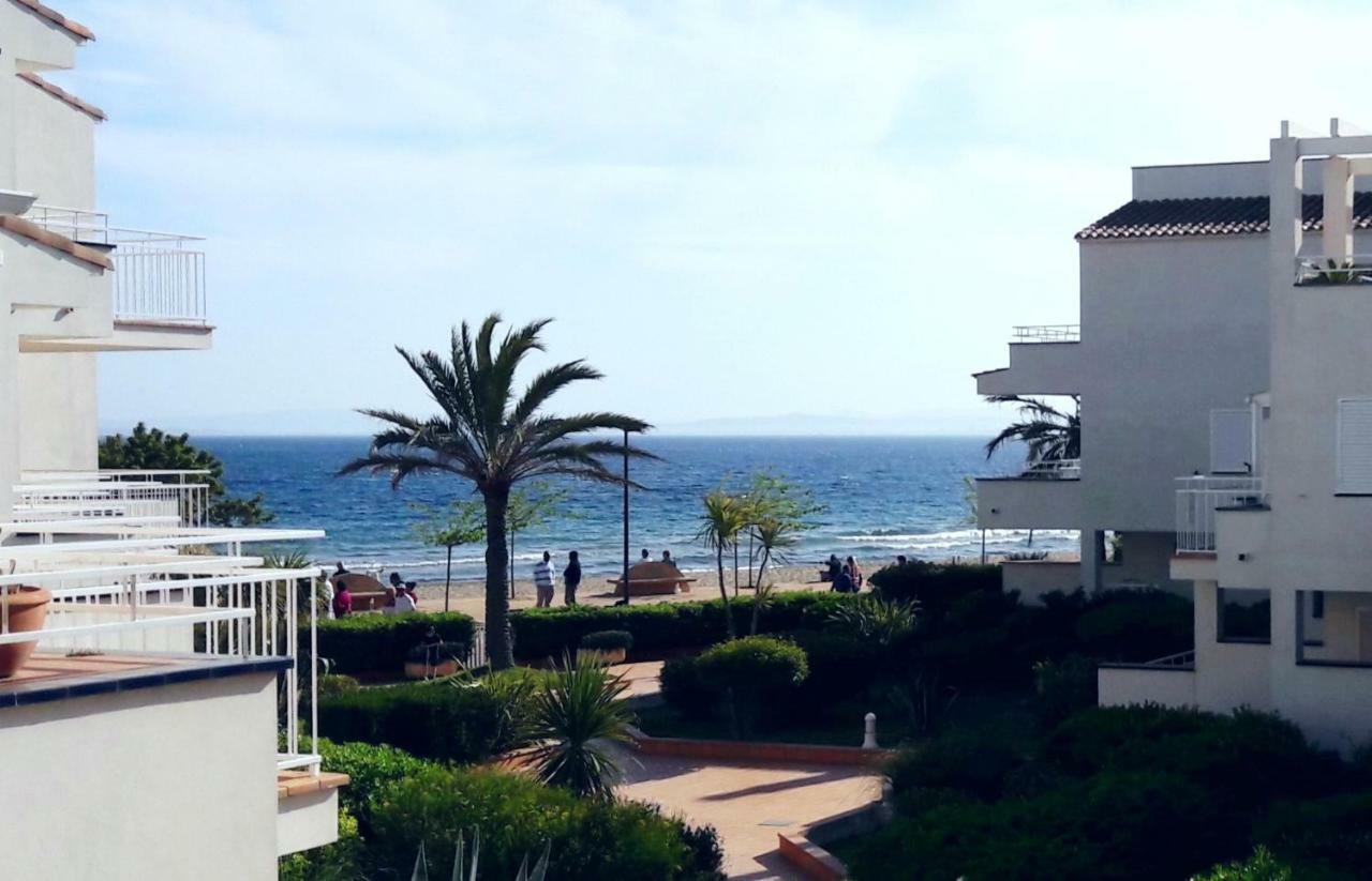 Residencia Platja De Roses Apartment Exterior photo